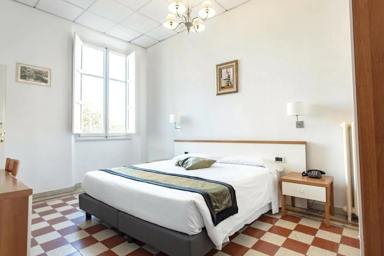 Hotel St. James Firenze 2*,